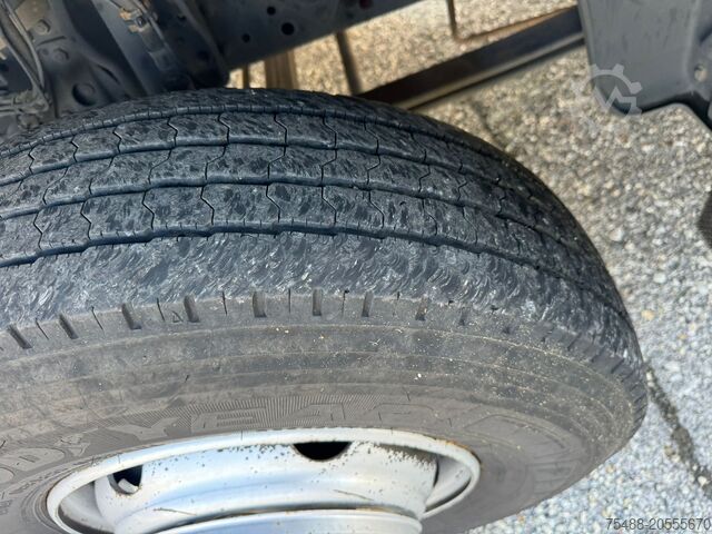 Háromoldalú billenőplató Mercedes-Benz Atego 818