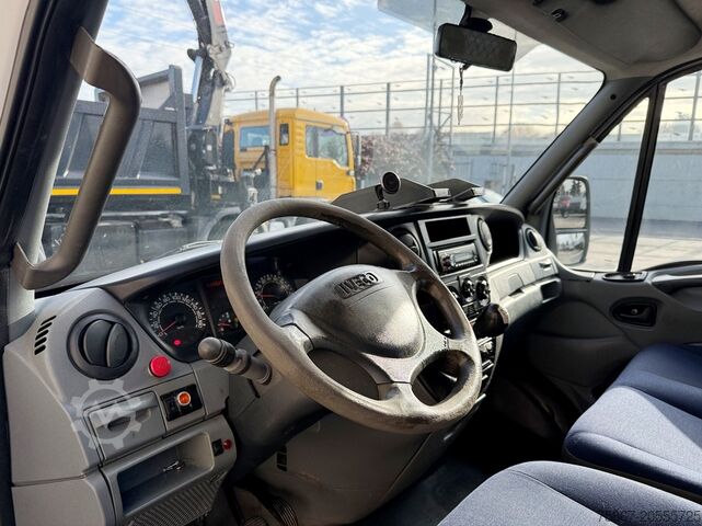 Camión con carrocería fija Iveco