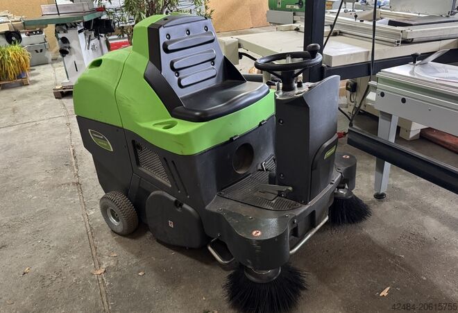 Zametací stroj s pojízdným stanovištěm Cleancraft AUKM 800