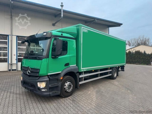 Skåpbil MERCEDES-BENZ 1824 L Koffer 7.2 Seitentür  LBW 2t Kamera