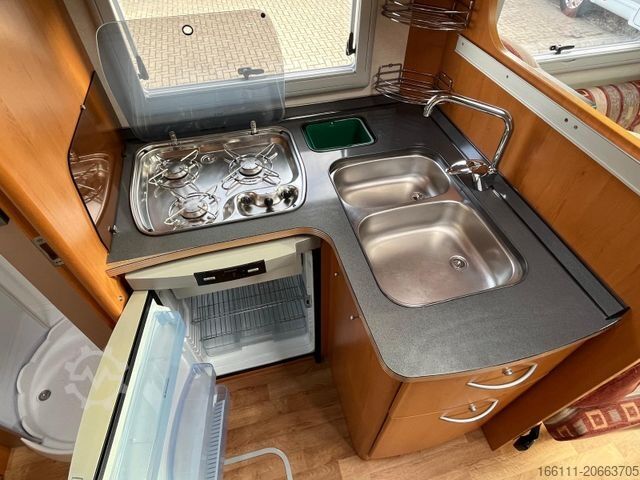 Halvintegrerad husbil FRANKIA T 6800 BD - Festbett - Klima - Solar -