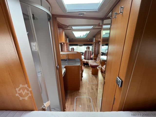 Halvintegrerad husbil FRANKIA T 6800 BD - Festbett - Klima - Solar -