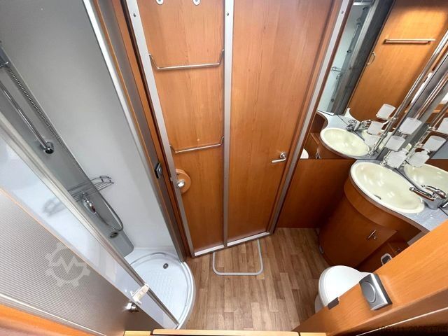 Halvintegrerad husbil FRANKIA T 6800 BD - Festbett - Klima - Solar -