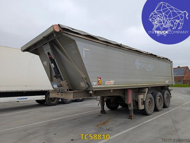 Camion de gunoi Benalu 