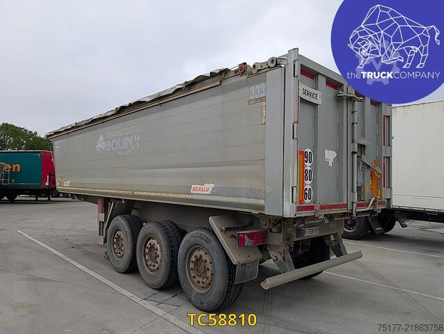 Camion de gunoi Benalu 