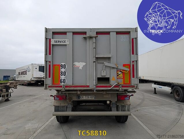Camion de gunoi Benalu 
