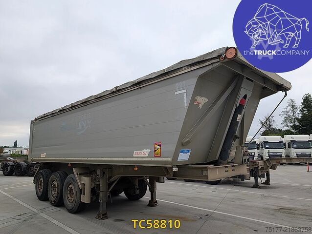 Camion de gunoi Benalu 