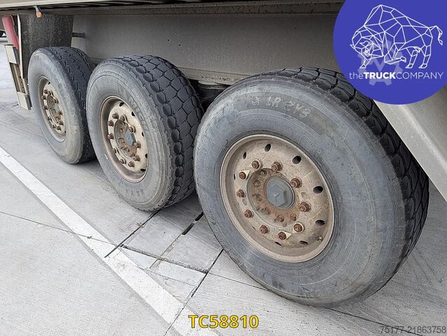 Camion de gunoi Benalu 