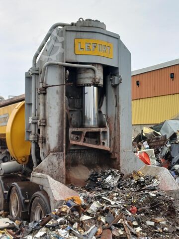 Cesoia per rottami LEFORT MOBILE 500