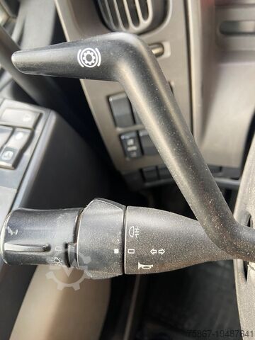 Lastbilar med flak Renault Premium