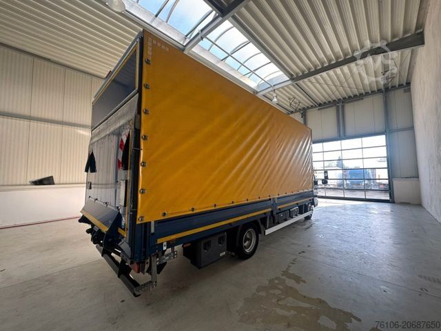 Transportador con plataforma y toldo FUSO Canter 7C18 Pritsche Plane mit Ladebordwand