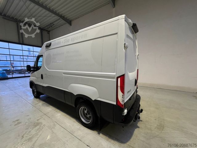 Furgoneta de caja alta IVECO Daily 50C18 Kastenwagen *Navi*Ahk**