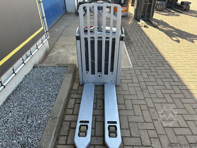 VS-22770 Transpallet elettrico STILL con funzione di sollevamento STILL EXUH20