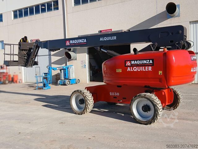 Telescopic boom lift Genie S65
