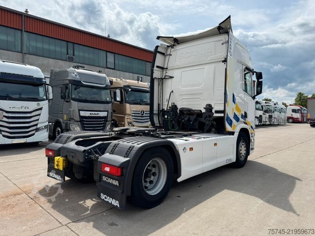 Standard nyergesvontató SCANIA R 590 * RETARDER * STANDKLIMA*SCHECKHEFT* 1 HAND