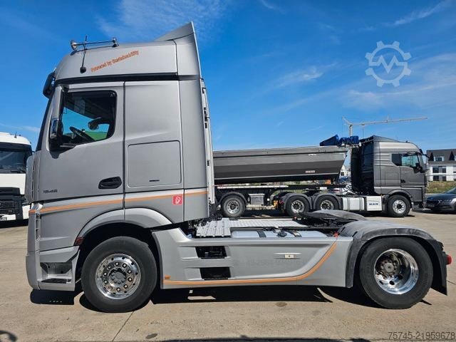 Lastbil til farlige materialer MERCEDES-BENZ ACTROS 1846 * 2X NEBENANT. * ADR * ACC * 2X VORH