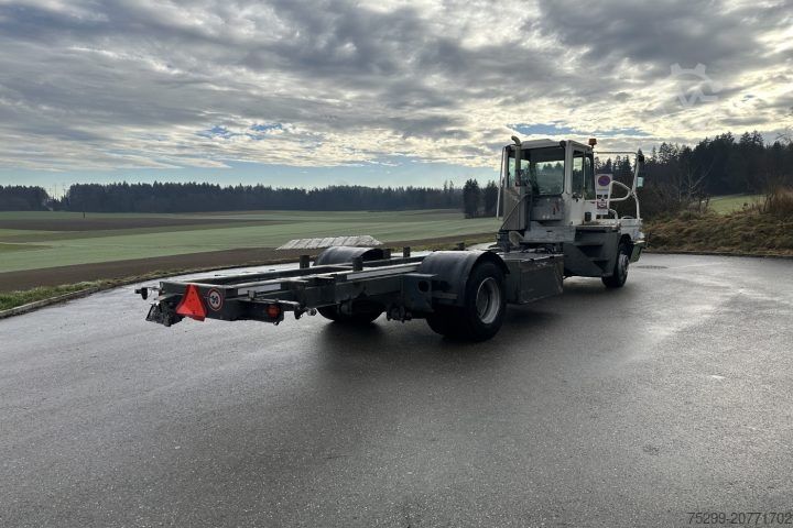 Chassi de caminhão YT222 4x2 Chassis-Kabine / Swiss-Vehicle