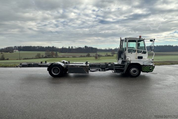 Chassi de caminhão YT222 4x2 Chassis-Kabine / Swiss-Vehicle