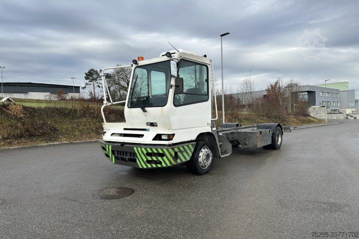 Chassi de caminhão YT222 4x2 Chassis-Kabine / Swiss-Vehicle