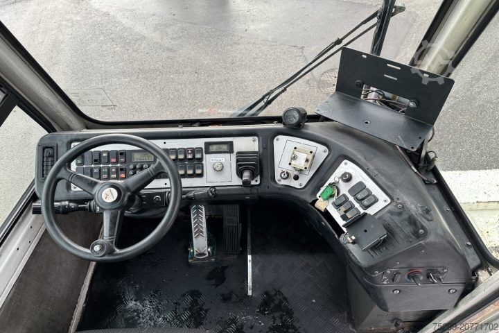 Chassi de caminhão YT222 4x2 Chassis-Kabine / Swiss-Vehicle