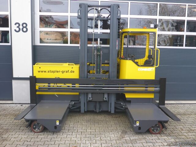 Chargeur latéral à quatre voies Combilift C4000 EST