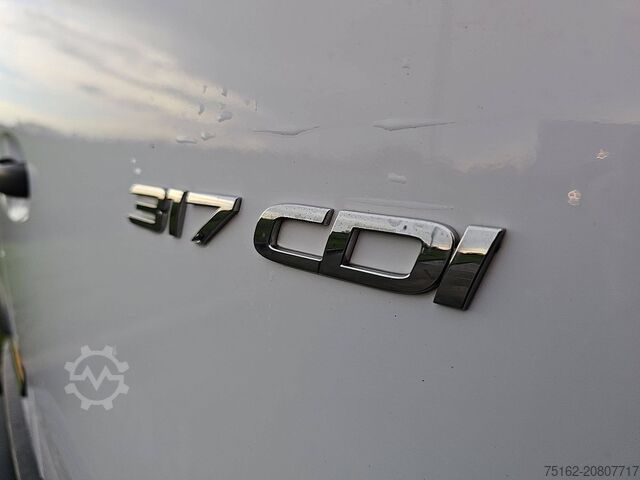 Kombi s vysokou střechou MERCEDES-BENZ SPRINTER 317 L2H2 LED Mbux Navi!