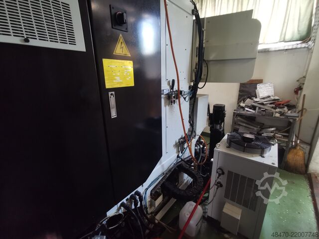 Centro di lavorazione universale HURCO VMX42SR