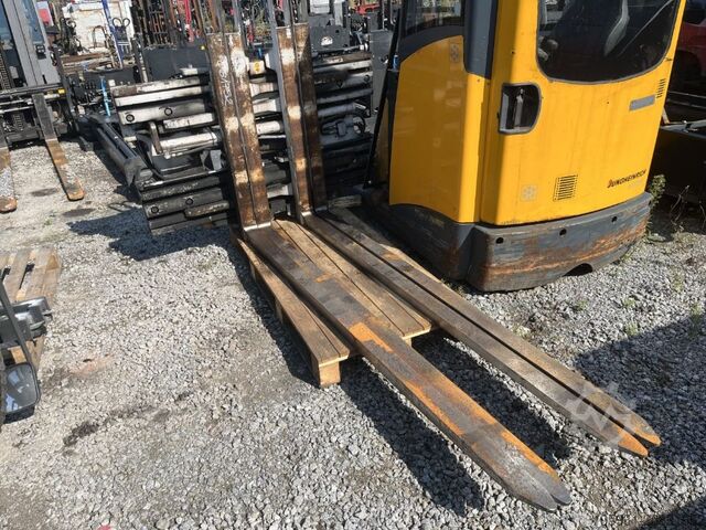 Multi-pallet handler 2/1 profile type Cascade 100D