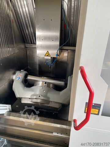 Universal-Bearbeitungszentrum Hermle C 12 U