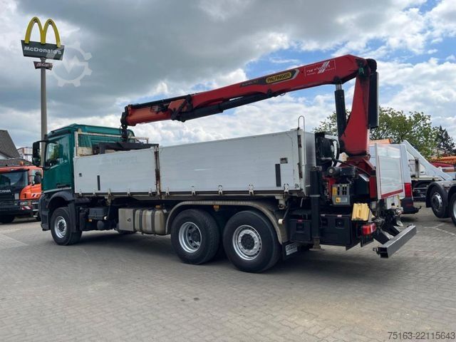 Ciężarówka z płaską platformą MERCEDES-BENZ Arocs 2648 6x2 3-Achs Kipper Heckkran Funk