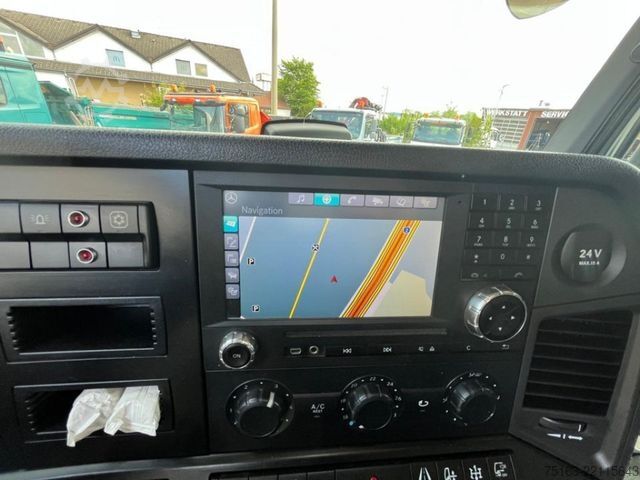 Ciężarówka z płaską platformą MERCEDES-BENZ Arocs 2648 6x2 3-Achs Kipper Heckkran Funk