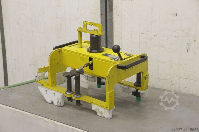 Montážní závěs pro jeřáb BMW Spannweite 635 mm