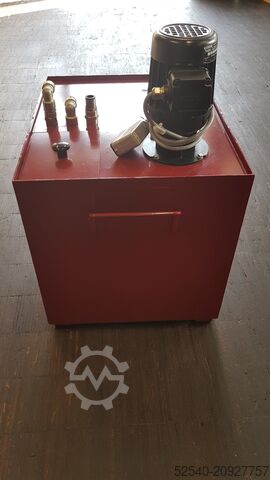 Koelvloeistoftank met pomp N/A 
