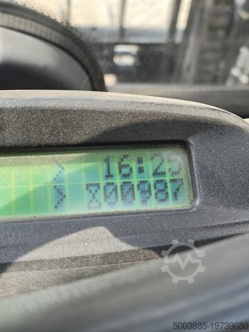 Τετρακίνητο περονοφόρο ανυψωτικό μηχάνημα Yale Veracitor 80VX
