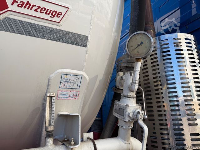 Saugwagen VOLVO FH 420 8x2 Silo Spitzer 2Kammer