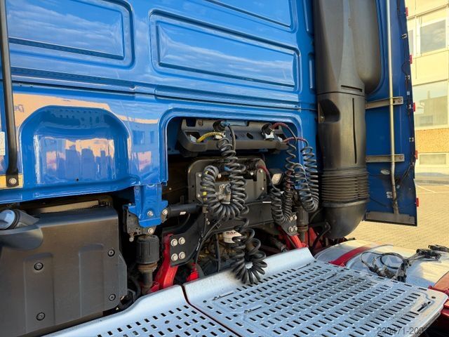 Standardni tegljač DAF XF 530 SuperSpaceCab 6x2 Retarder Lenk/Lift