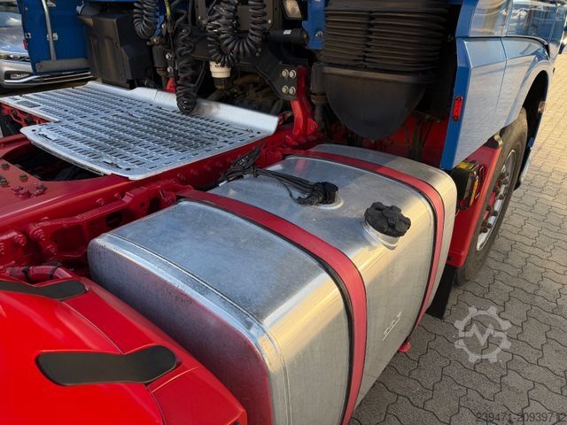 Standardni tegljač DAF XF 530 SuperSpaceCab 6x2 Retarder Lenk/Lift