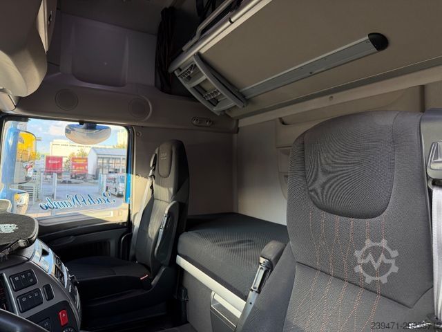 Standardni tegljač DAF XF 530 SuperSpaceCab 6x2 Retarder Lenk/Lift