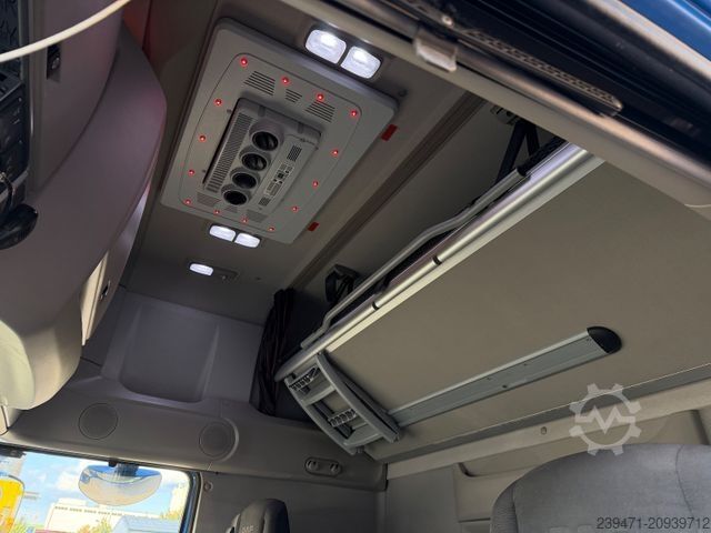Standardni tegljač DAF XF 530 SuperSpaceCab 6x2 Retarder Lenk/Lift