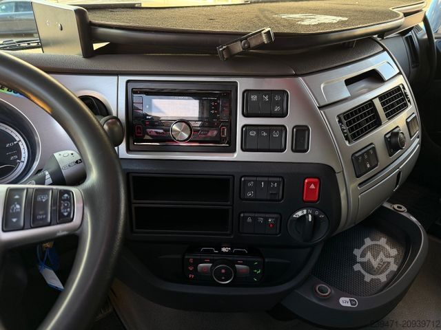 Standardni tegljač DAF XF 530 SuperSpaceCab 6x2 Retarder Lenk/Lift