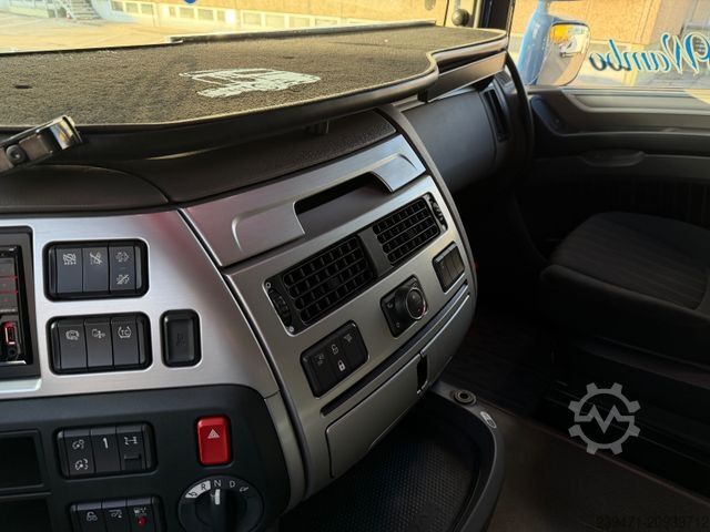 Standardni tegljač DAF XF 530 SuperSpaceCab 6x2 Retarder Lenk/Lift