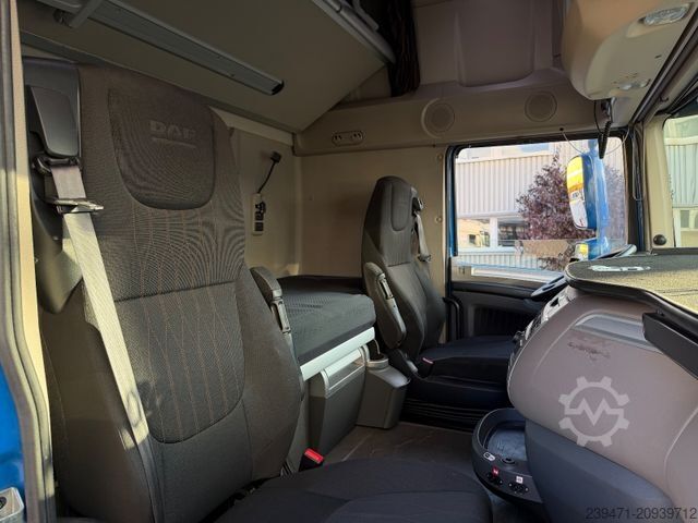 Standardni tegljač DAF XF 530 SuperSpaceCab 6x2 Retarder Lenk/Lift