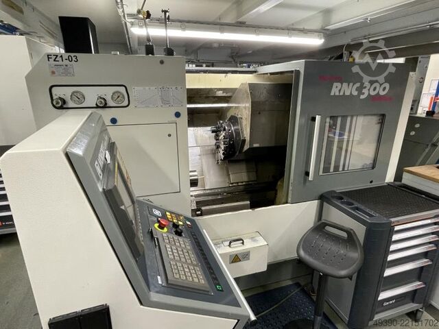Torno CNC com ferramentas acionadas e eixo Y; comando CNC FANUC Series 18i-TB, centro de usinagem (B MONFORTS RNC 300 MultiTurn