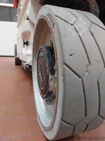 Elevador de tesoura JLG 2632ES