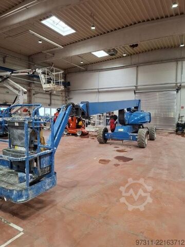 Plataforma de trabalho telescópica articulada JLG E600JP
