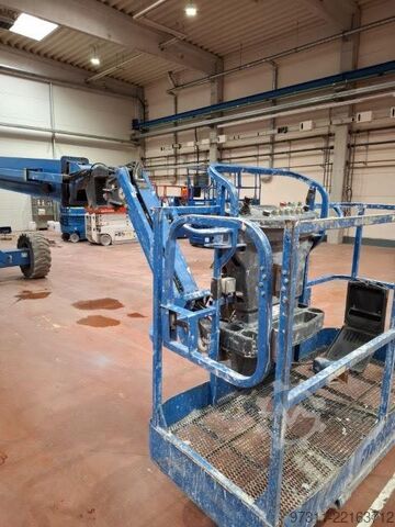 Plataforma de trabalho telescópica articulada JLG E600JP