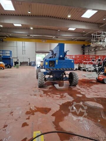 Plataforma de trabalho telescópica articulada JLG E600JP