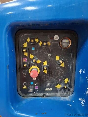 Plataforma de trabalho telescópica articulada JLG E600JP