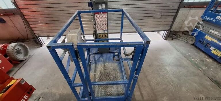 Plataforma elevatória SkyJack SJ12