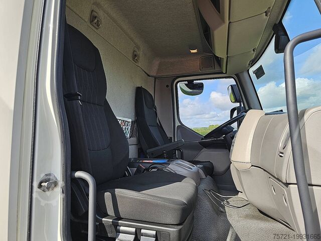 Gesloten bak DAF LF 210 7.49T LIFT NAVI CAM.